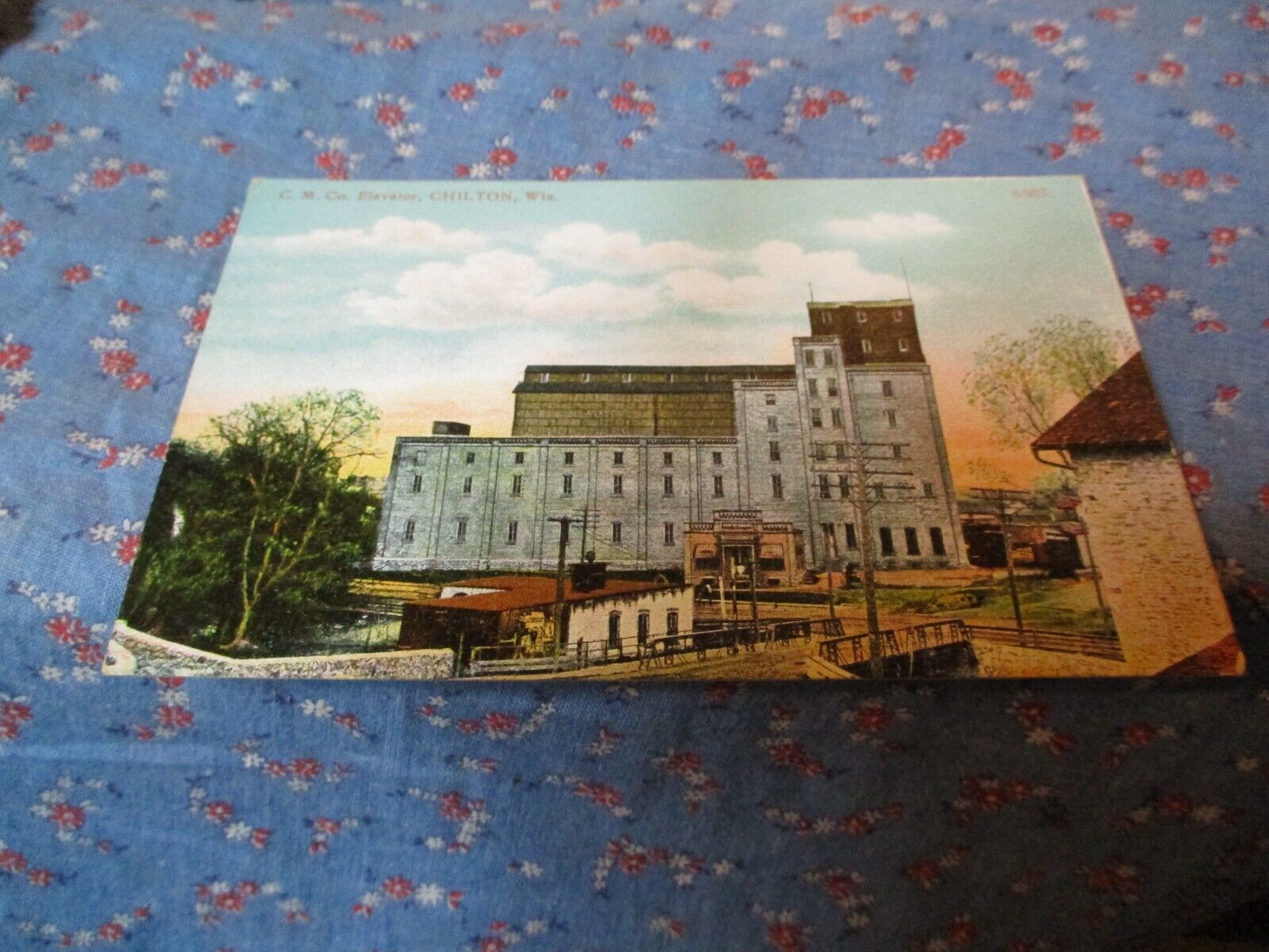 (1032) Old Postcard  C. M. Co. Elevator Chilton Wis  5367