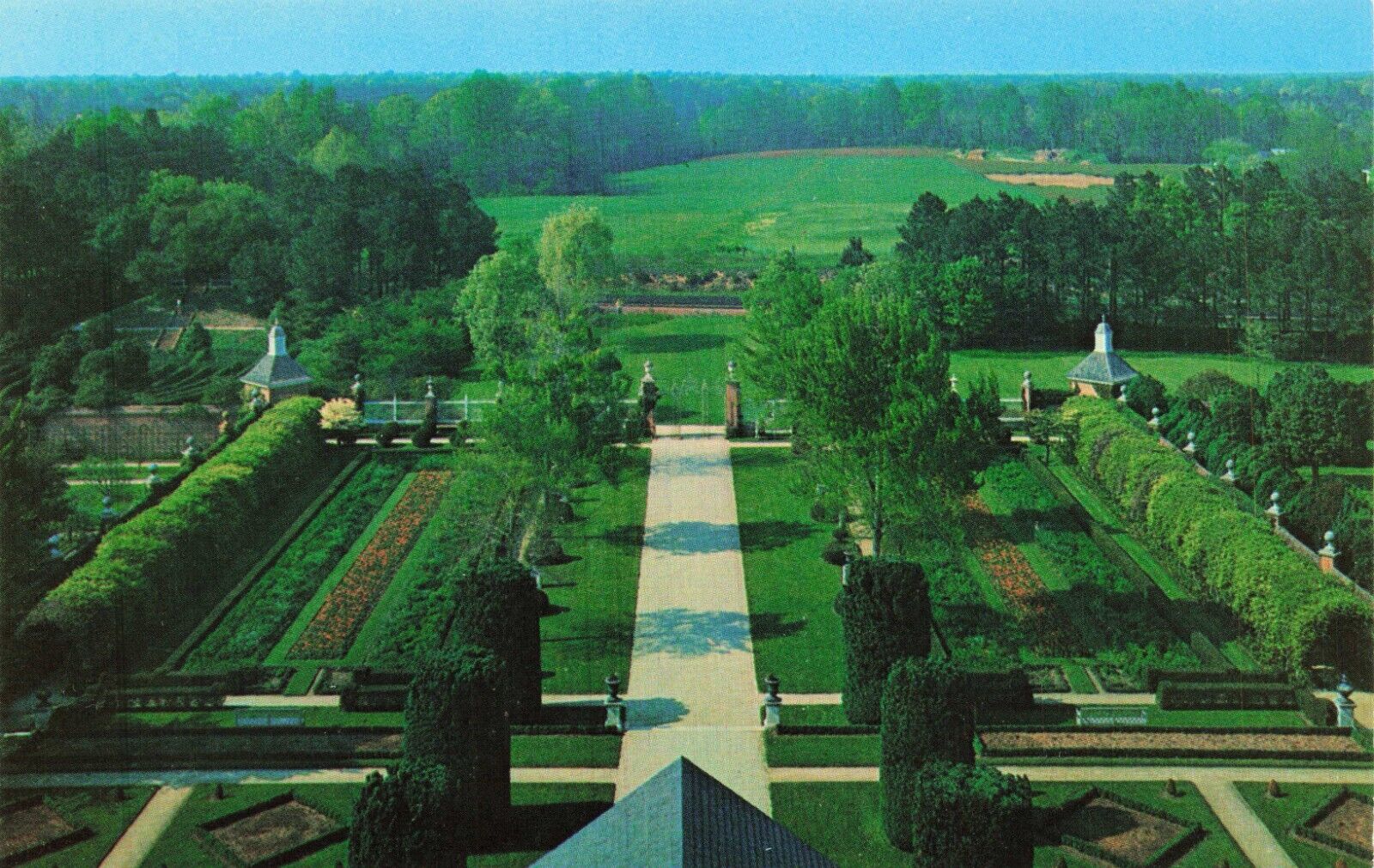 Postcard The Palace Gardens Williamsburg Virginia