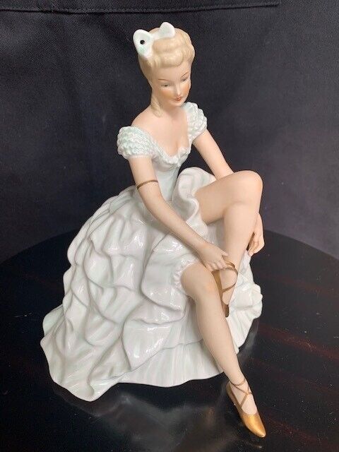 Vintage Wallendorf Lady Ballerina Dancer Figurine - Great Condition
