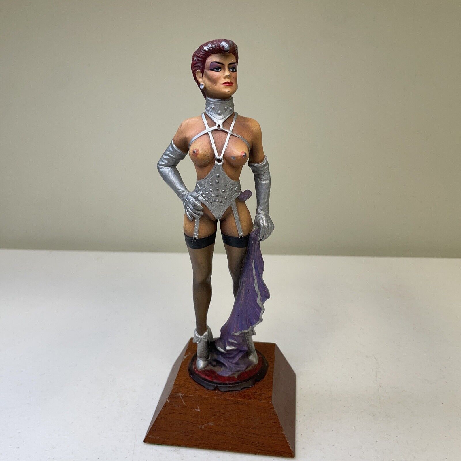 Rare 🔥Vintage Cast Iron Manara Pinup Figurine.  6.5”