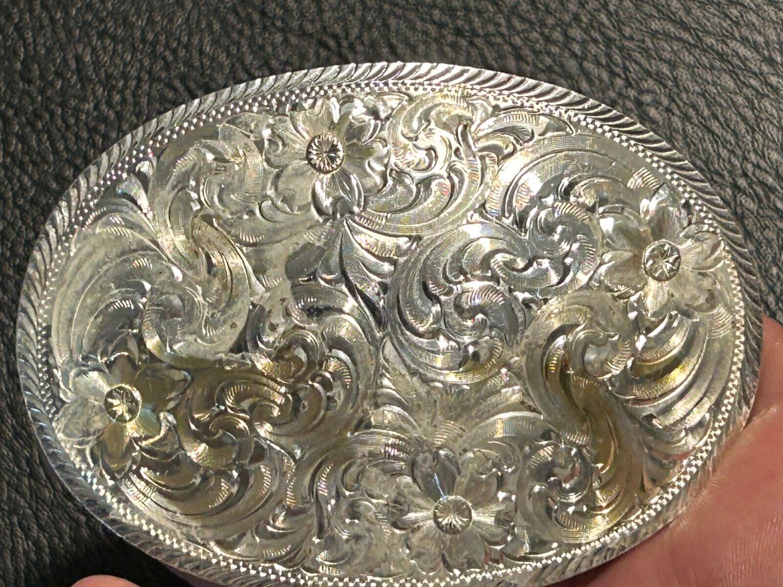 Preowned MONTANA SILVERSMITHS CLASSIC WESTERN OVAL BELT BUCKLE
