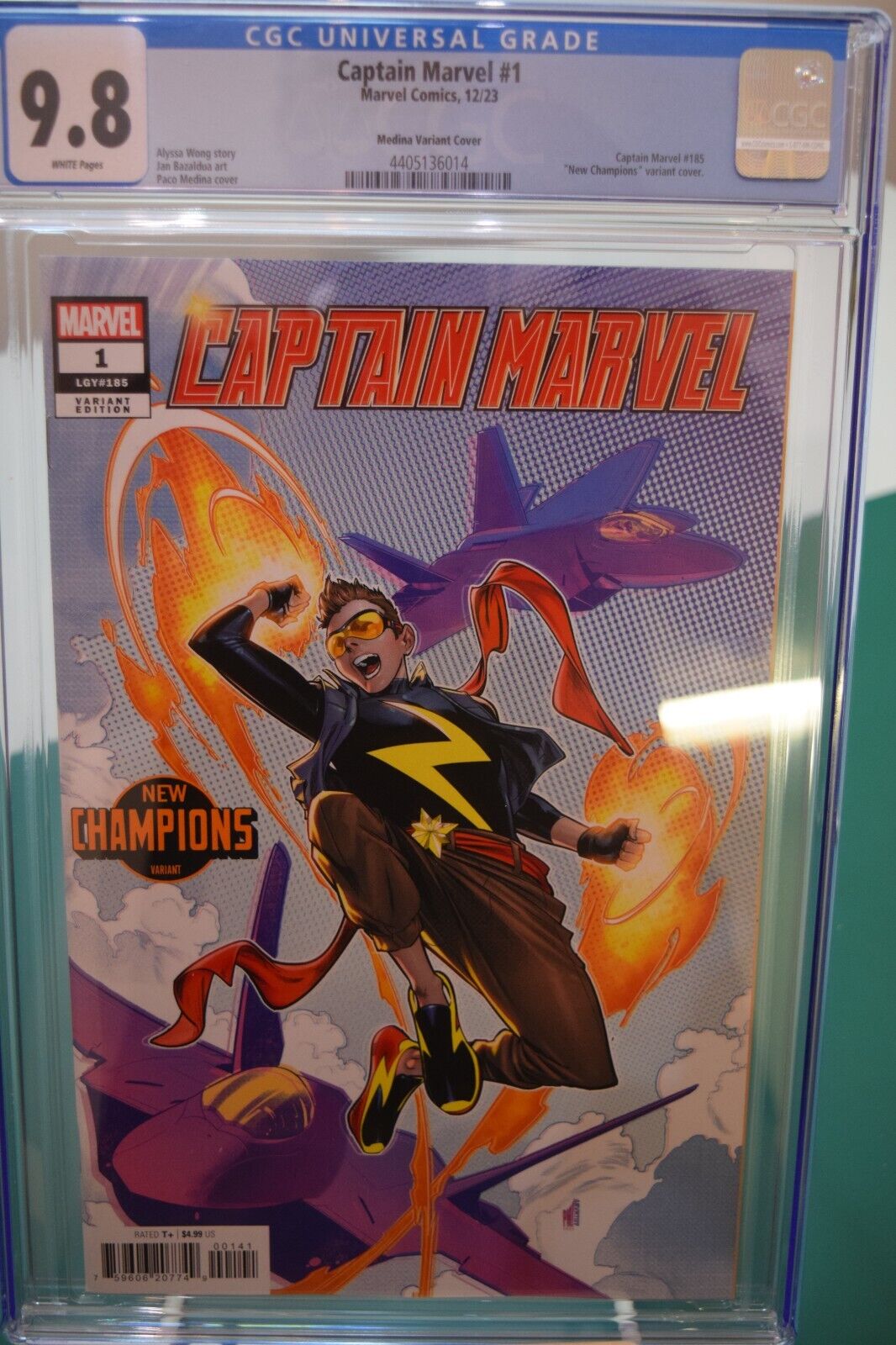 CAPTAIN MARVEL #1 CGC 9.8 (Marvel 2024) Medina Variant NM  1st Cadet Marvel
