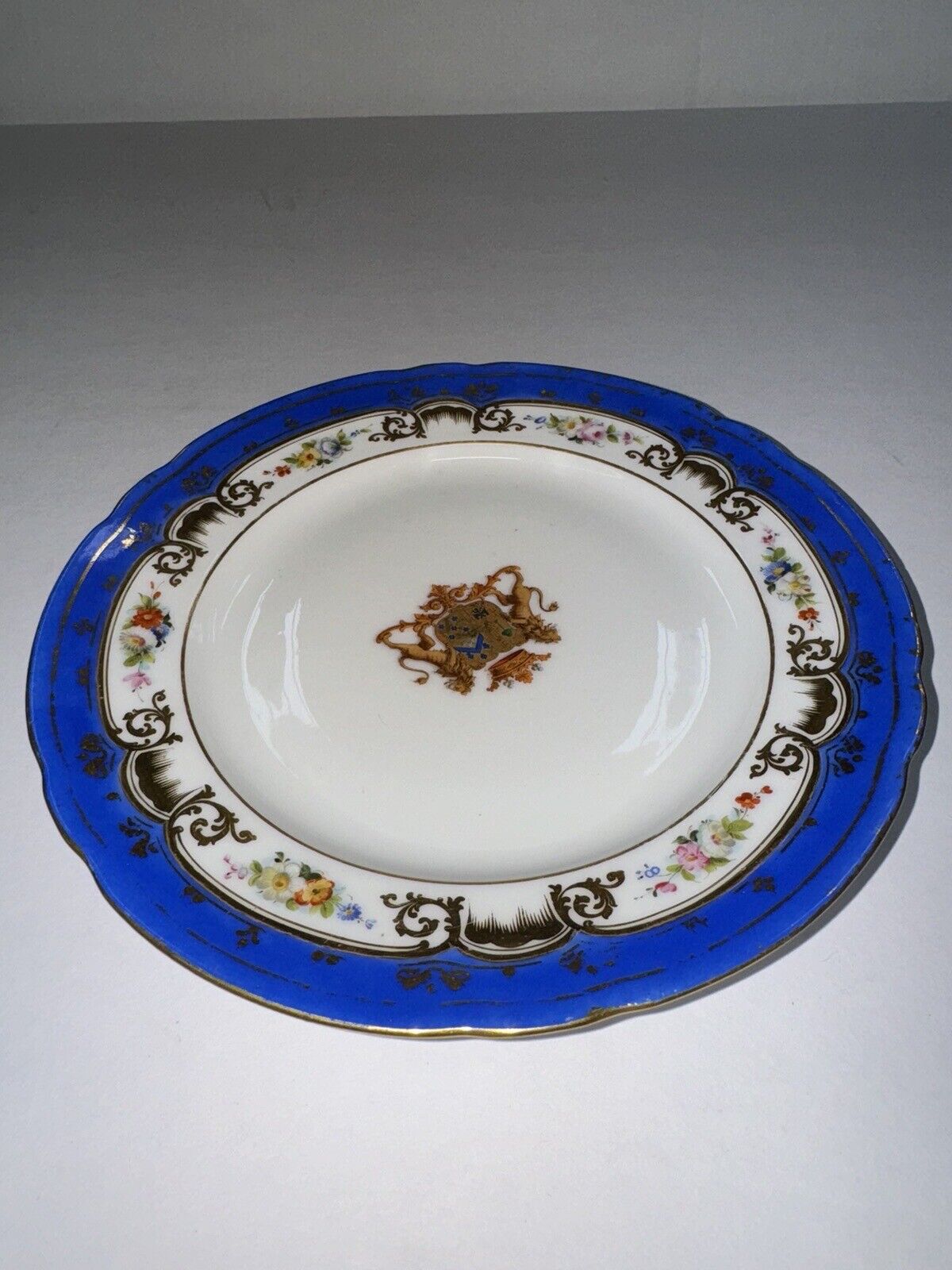 ANTIQUE ENGLISH ARMORIAL PLATE 