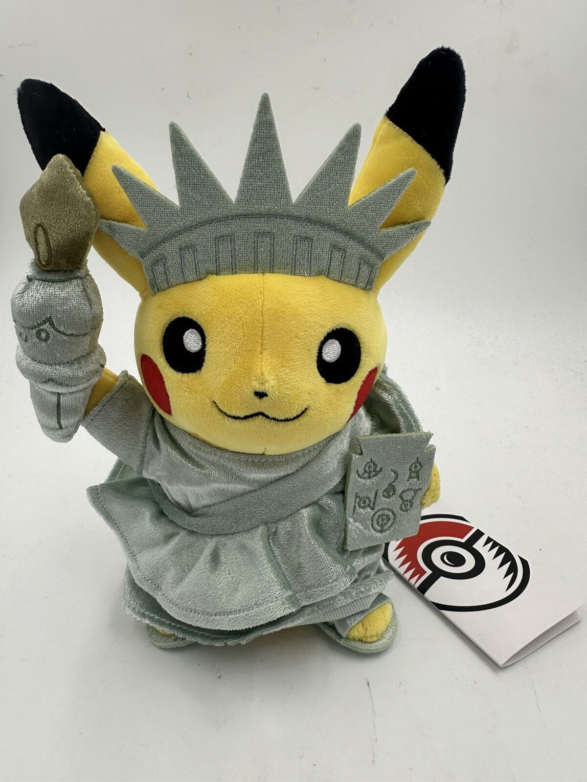 Pikachu Around the World Statue of Liberty Pokemon Center Plush Doll 8 ½ In. NWT