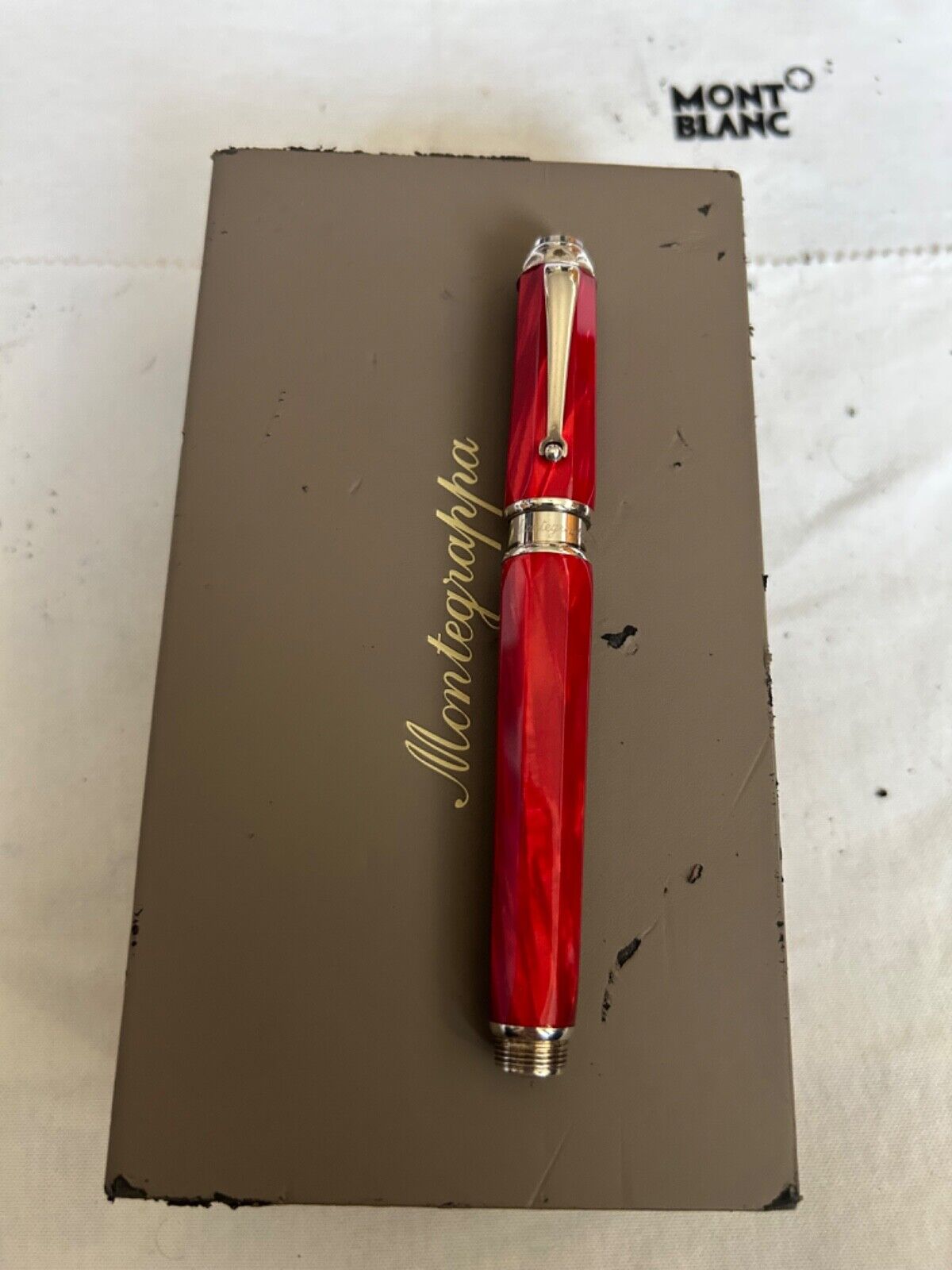 MONTEGRAPPA Emblema Red Celluloid Fountain Pen, 18K EF Nib-Mint