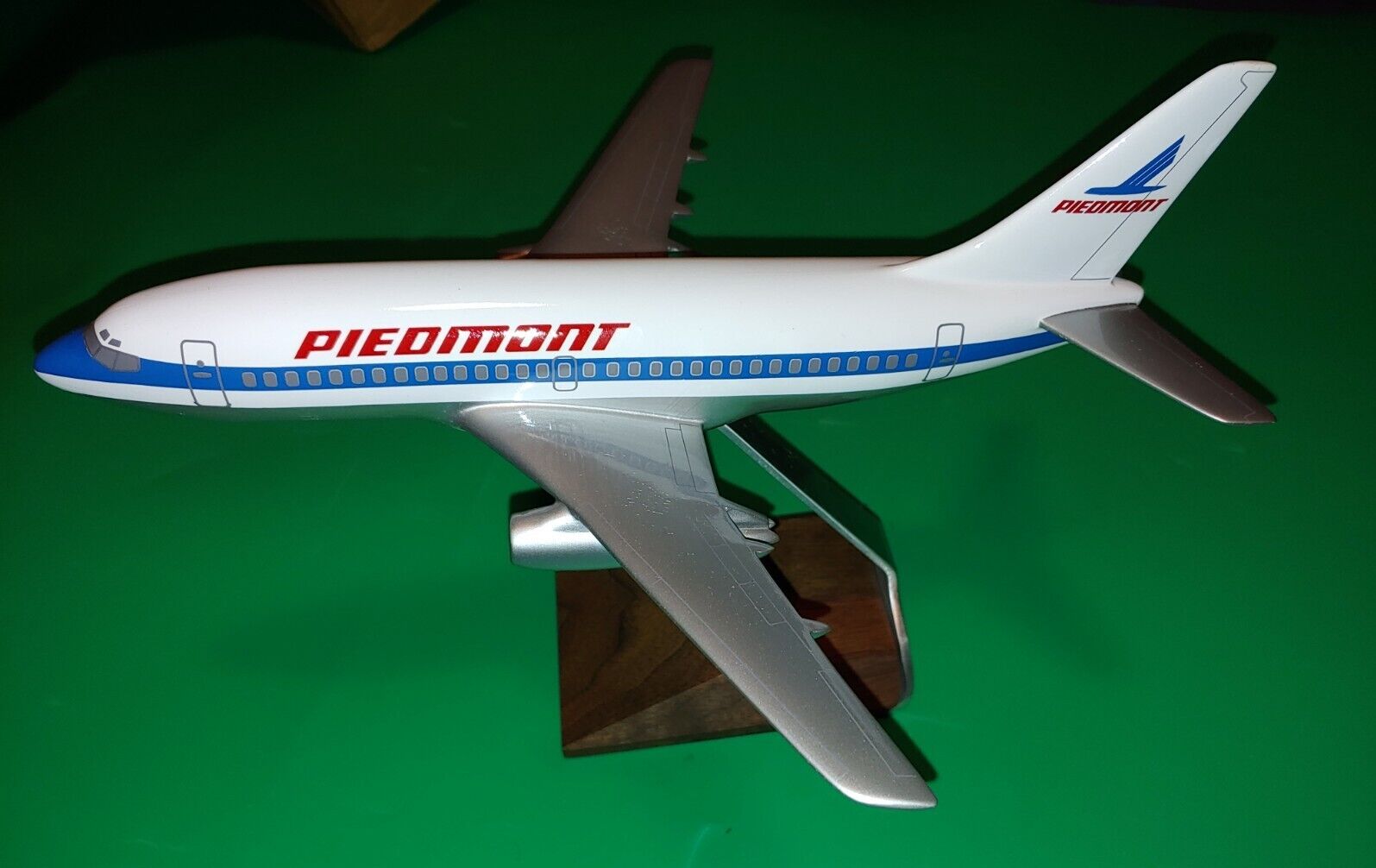 Piedmont Airlines Model Airplane Wesco models Airlines Desk Vintage Model