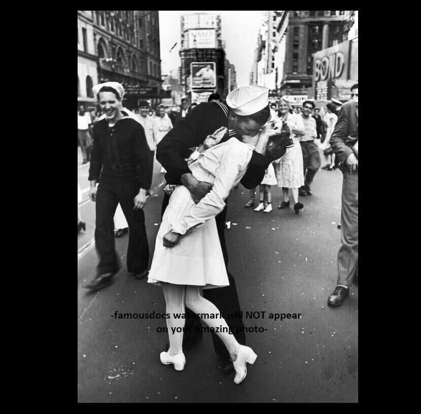 V-J Day Times Square Kiss PHOTO Navy Sailor Nurse World War II FAMOUS KISS