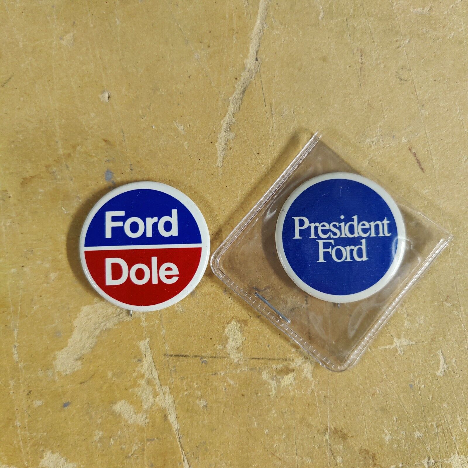 Lot of 2 PRESIDENT FORD VINTAGE POLITICAL BUTTONS RARE VINTAGE COLLECTIBLE