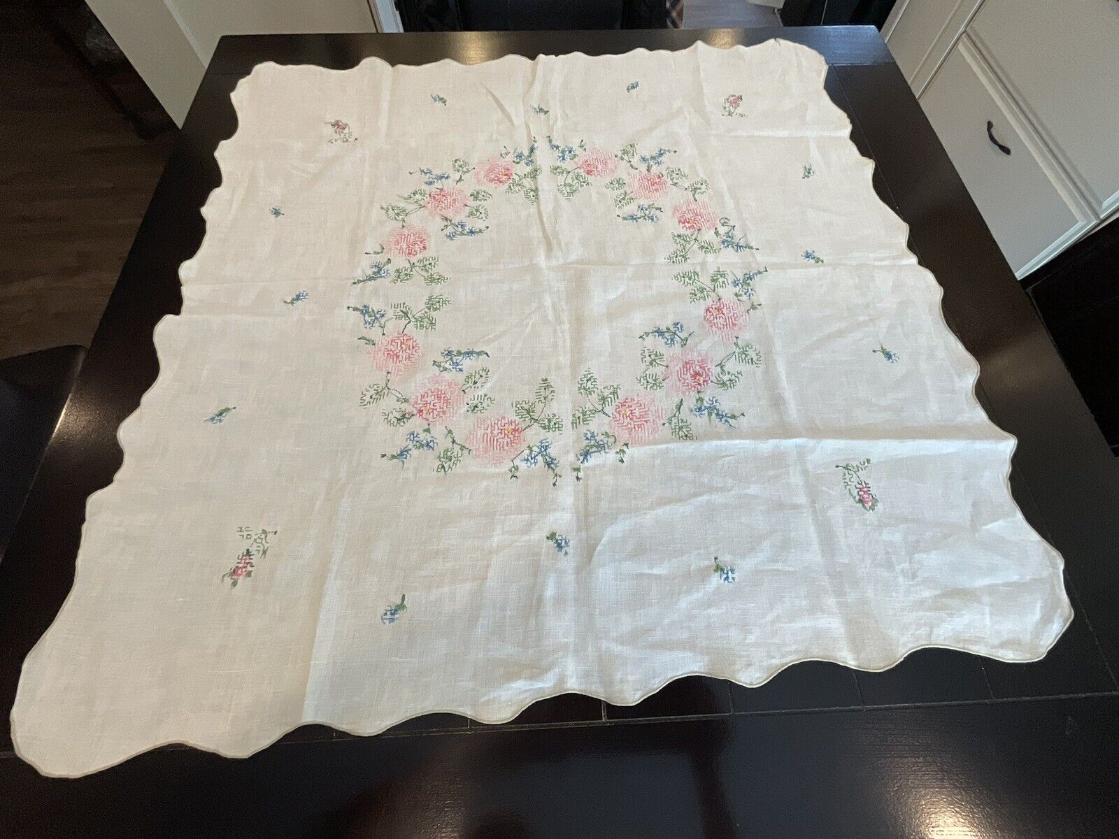 Vintage Cross Stitch Embroidered Floral Linen Table Cloth Scalloped Edge 40x40\