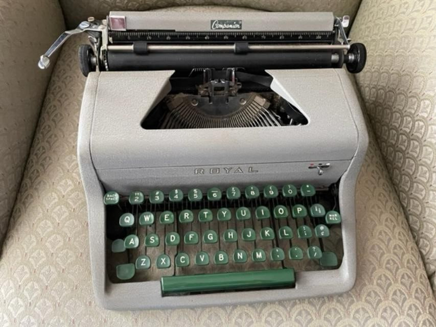 Vintage Royal Companion manual typewriter from 1940-50