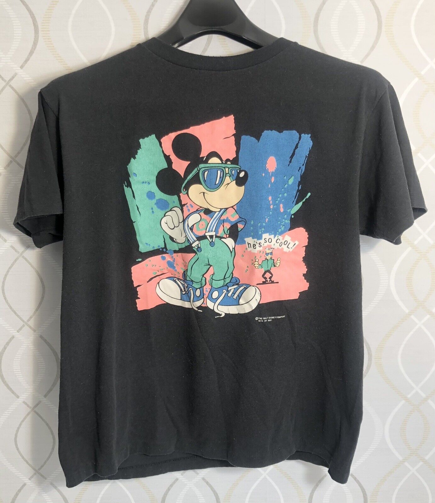 Vintage 90’s The World Disney Company Mickey Mouse “He’s So Cool”T Shirt Size L