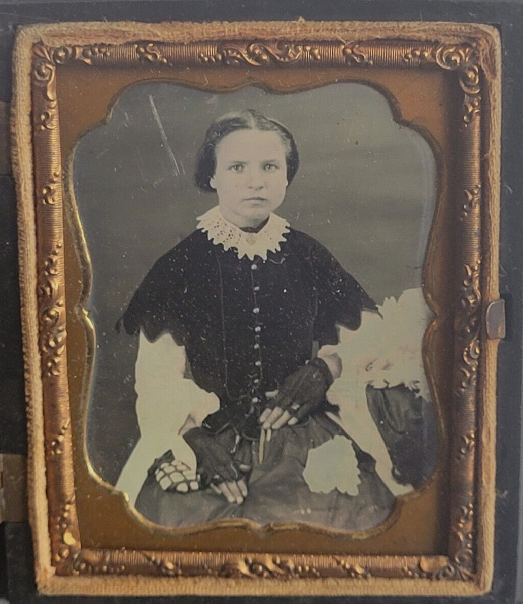 1850'S 9TH DAGUERREOTYPE...BEAUTIFUL VERY ELEGANT YOUNG LADY IN UNION CASE