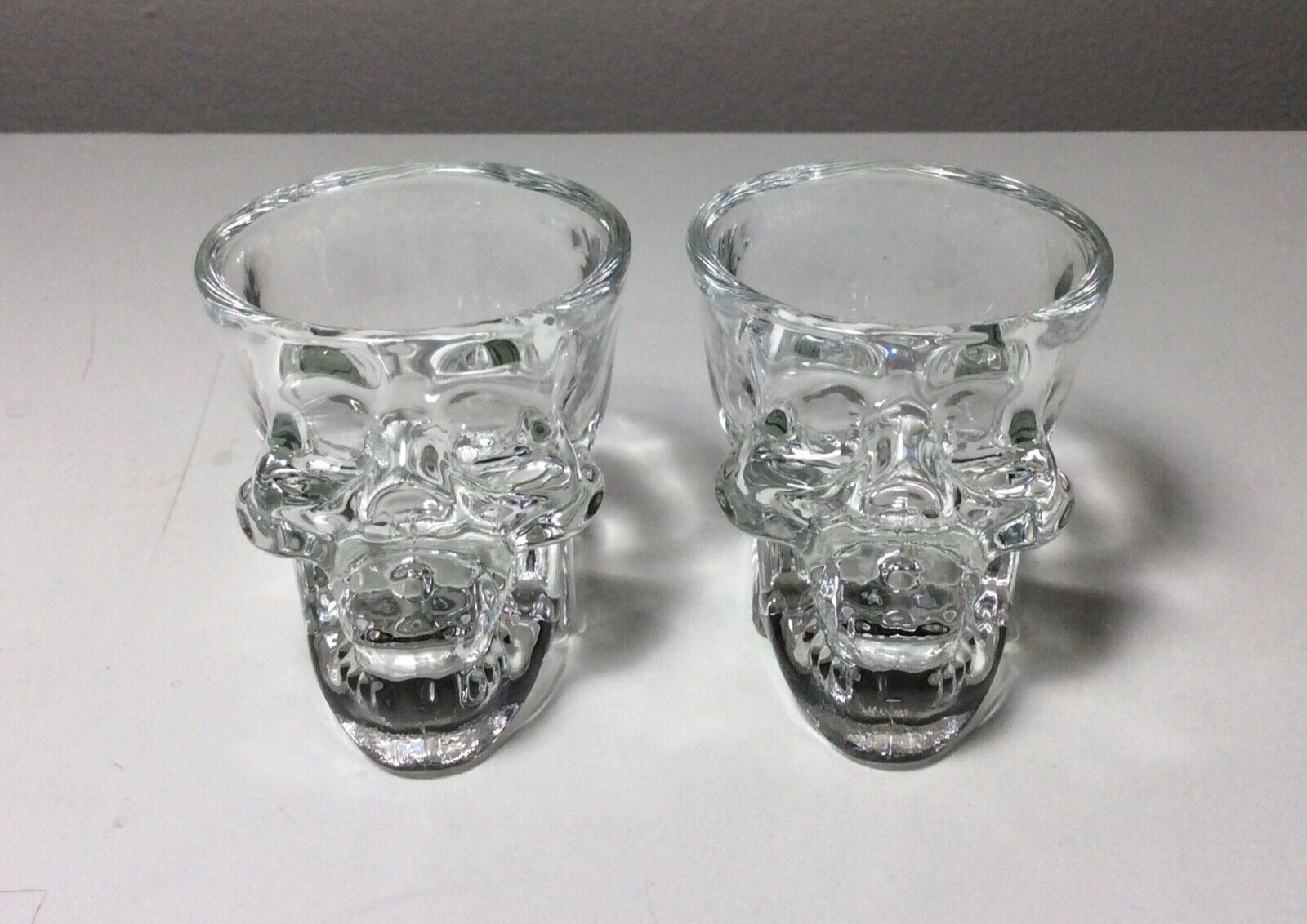 1.5 oz Crystal Skull Head Shot Glass Halloween Brand New Set of 2 PLEASE READ