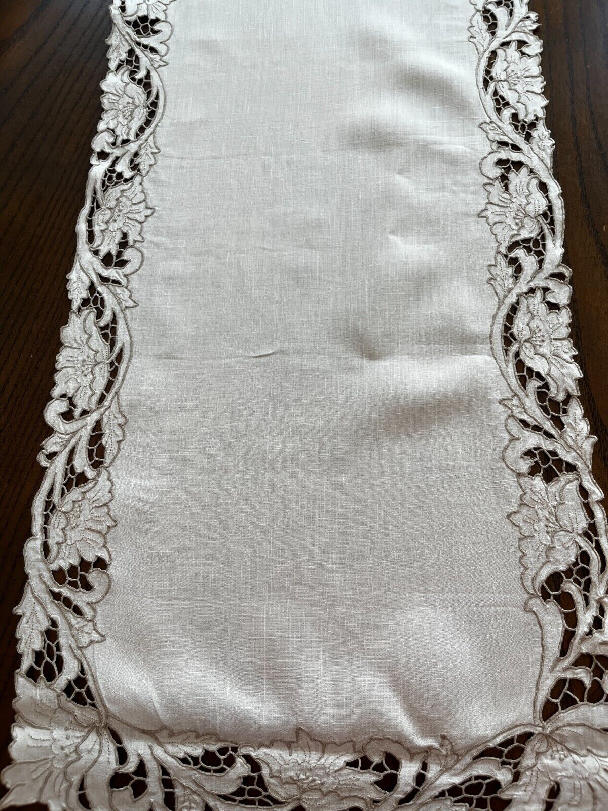 Vintage Madeira Linen  Cutwork Leaves/ Flowers Embroidery Runner .34 \