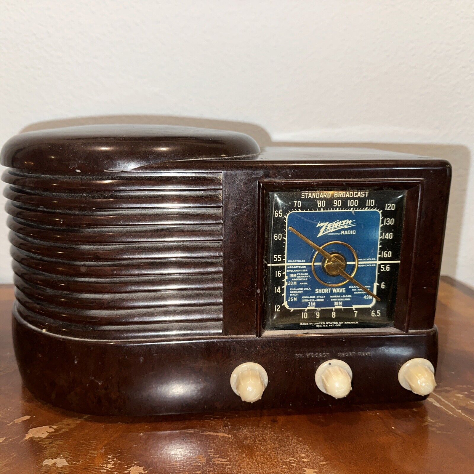 Art Deco Bakelite Tube Radio Fully Restored Working 1940\'s no reserve antique