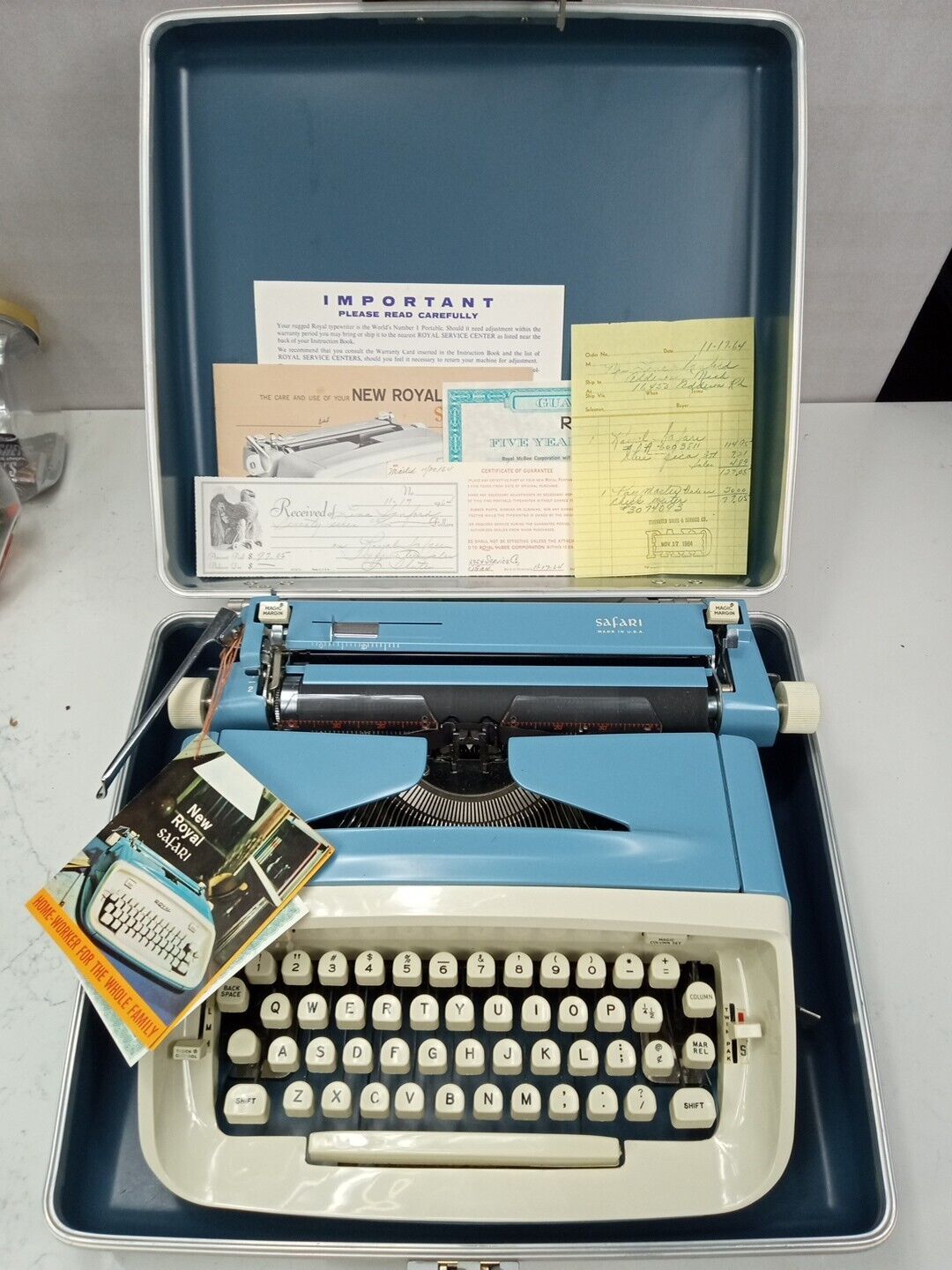Vintage 1960's Royal Safari Baby Blue Portable Manual Typewriter W/ Hard Case. W