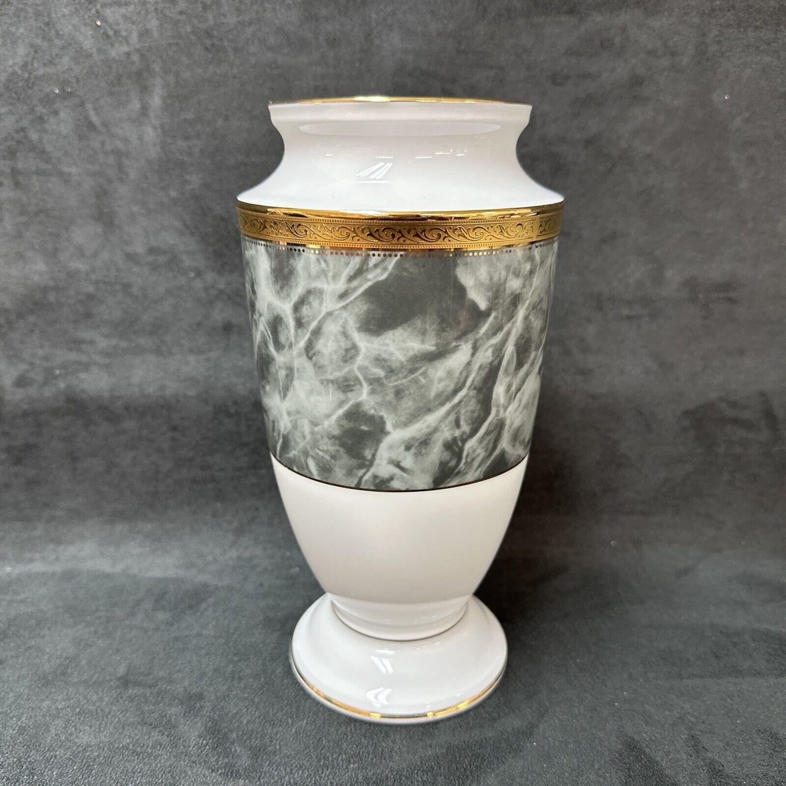 Noritake MAJESTIC (BLACK) Porcelain 9 inch Urn-Shaped Vase