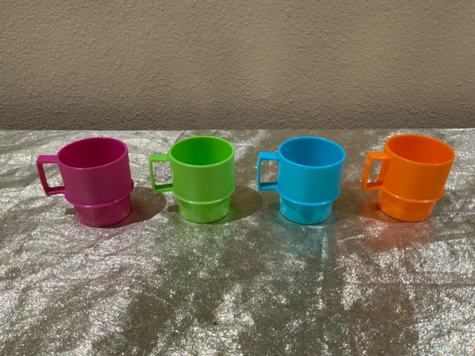 New Tupperware Play Set of 4 Kids Mini Serve It Colorful Mugs