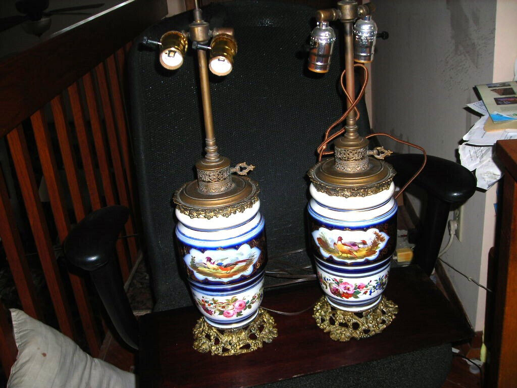 SPLENDID PAIR OF ANTIQUE FRENCH PORCELAIN BRONZE ROYAL BAYEUX LAMPS 24X6