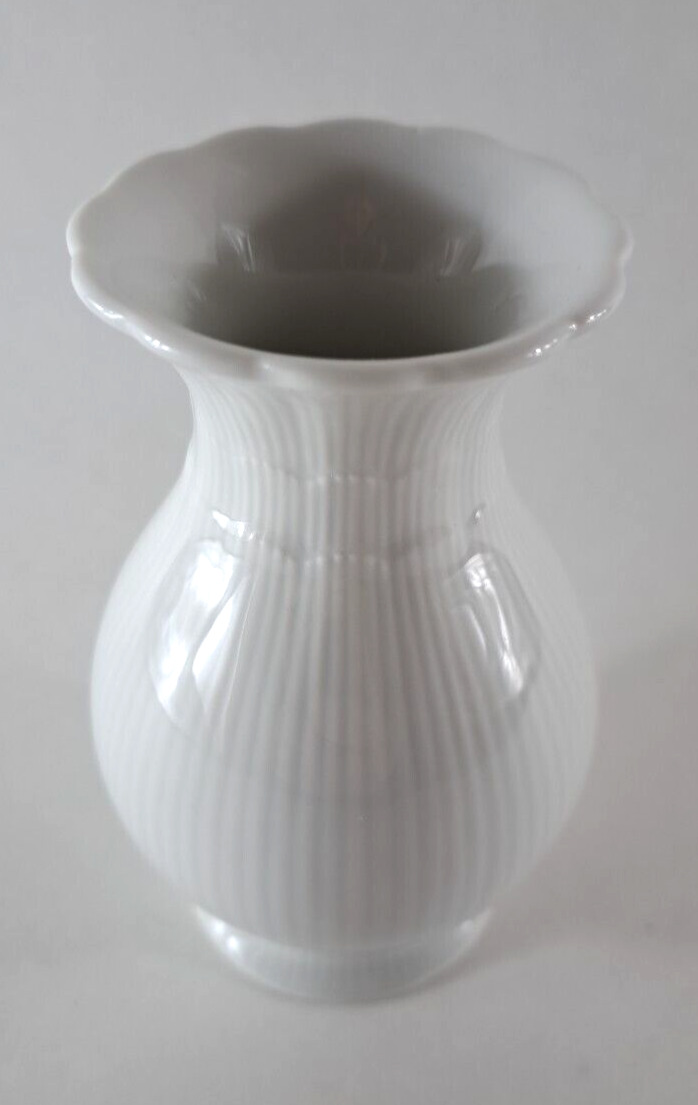 Vintage Kaiser Romantica Vase White Ribbed Porcelain Fluted Germany 4 5/8\