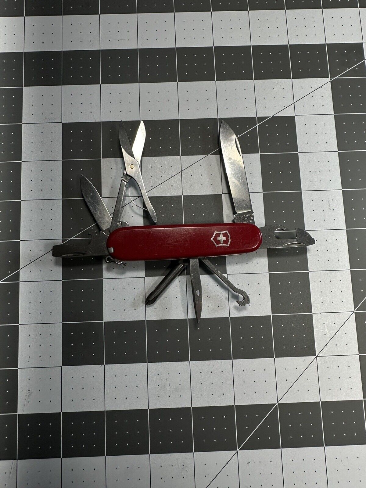 Victorinox Super Tinker Swiss Army Pocket Knife 91MM Red 6621