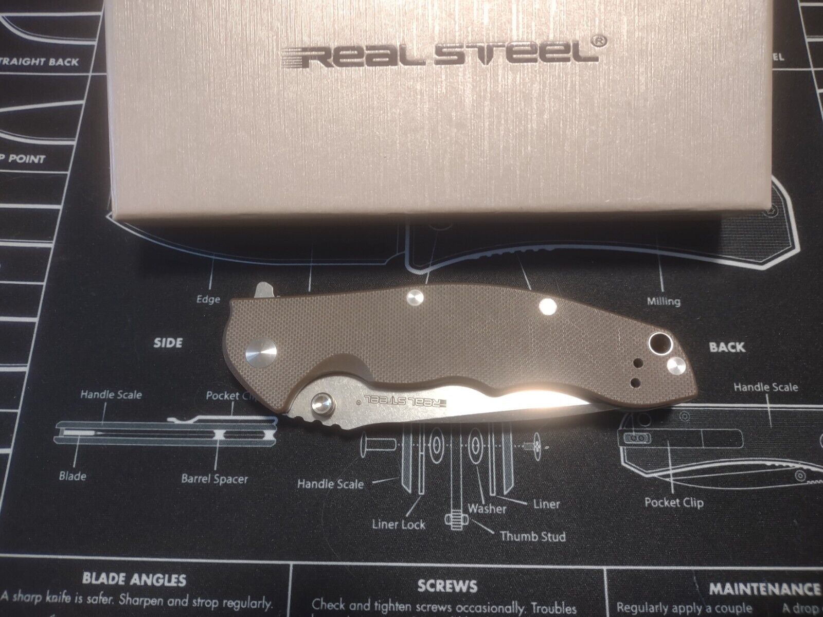Real Steel/Thor pocket knife, 3 5/8 inch blade. Blade steel: 14C28N drop point.