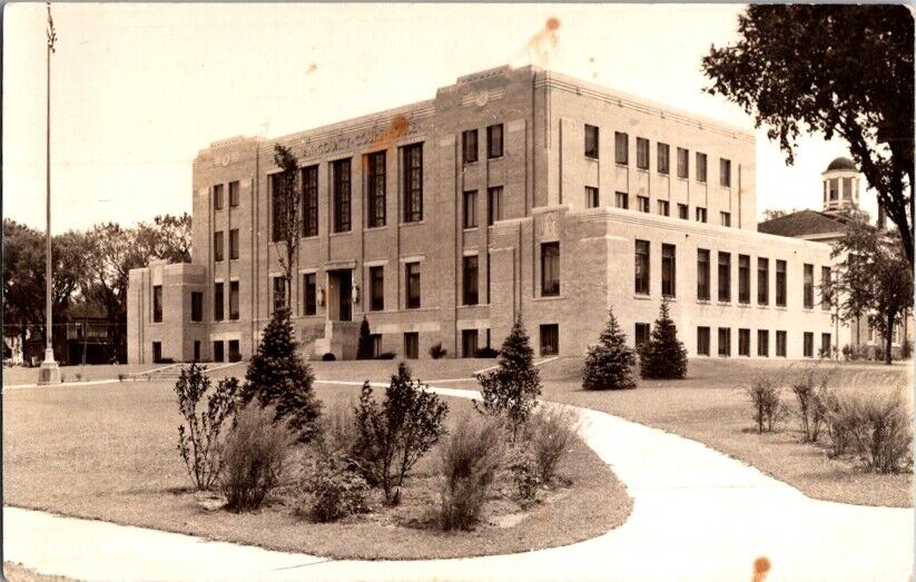  RPPC Postcard Buchanan County Court House Independence IA Iowa 1940       I-056