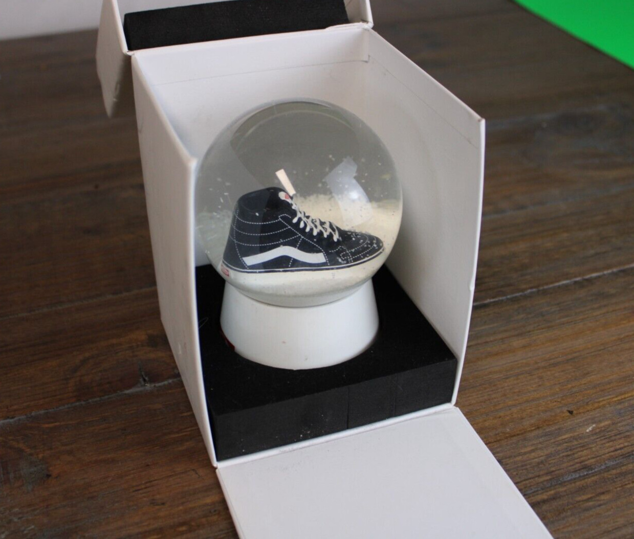NICE VANS Snow Globe Snowdome Off The Wall Collectible SK8  Edition with Box