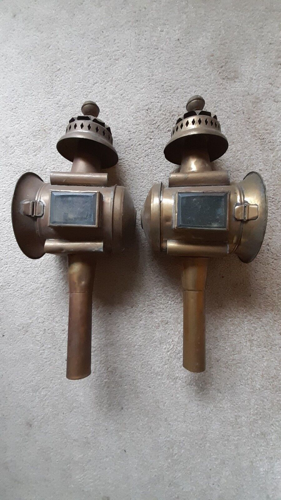 PAIR OF ANTIQUE BRASS COACHING LAMPS