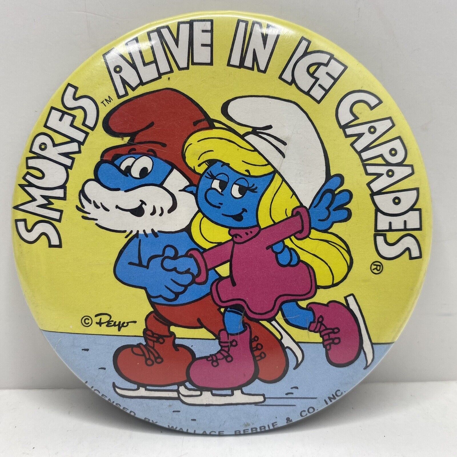 Vintage - Pinback Button - Smurfs Alive In Ice Capades - Wallace Berrie - Peyo