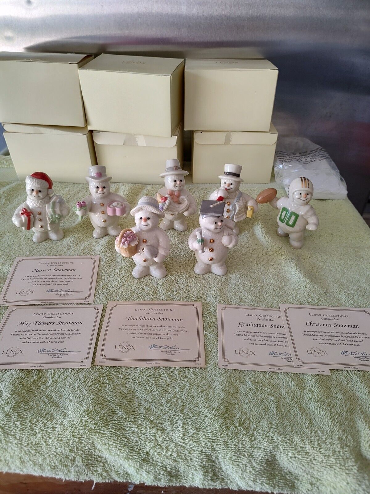 LENOX 12 Months Of Snowman Figurine December w Gifts 3.5\