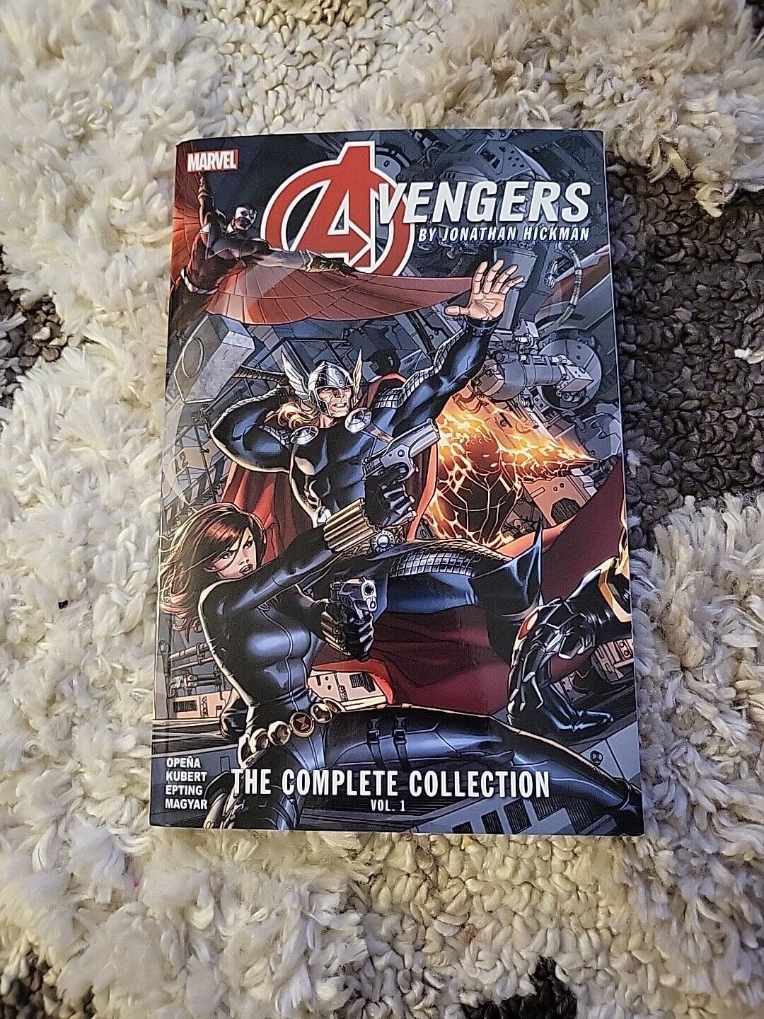 Avengers by Jonathan Hickman: The Complete Collection Vol. 1