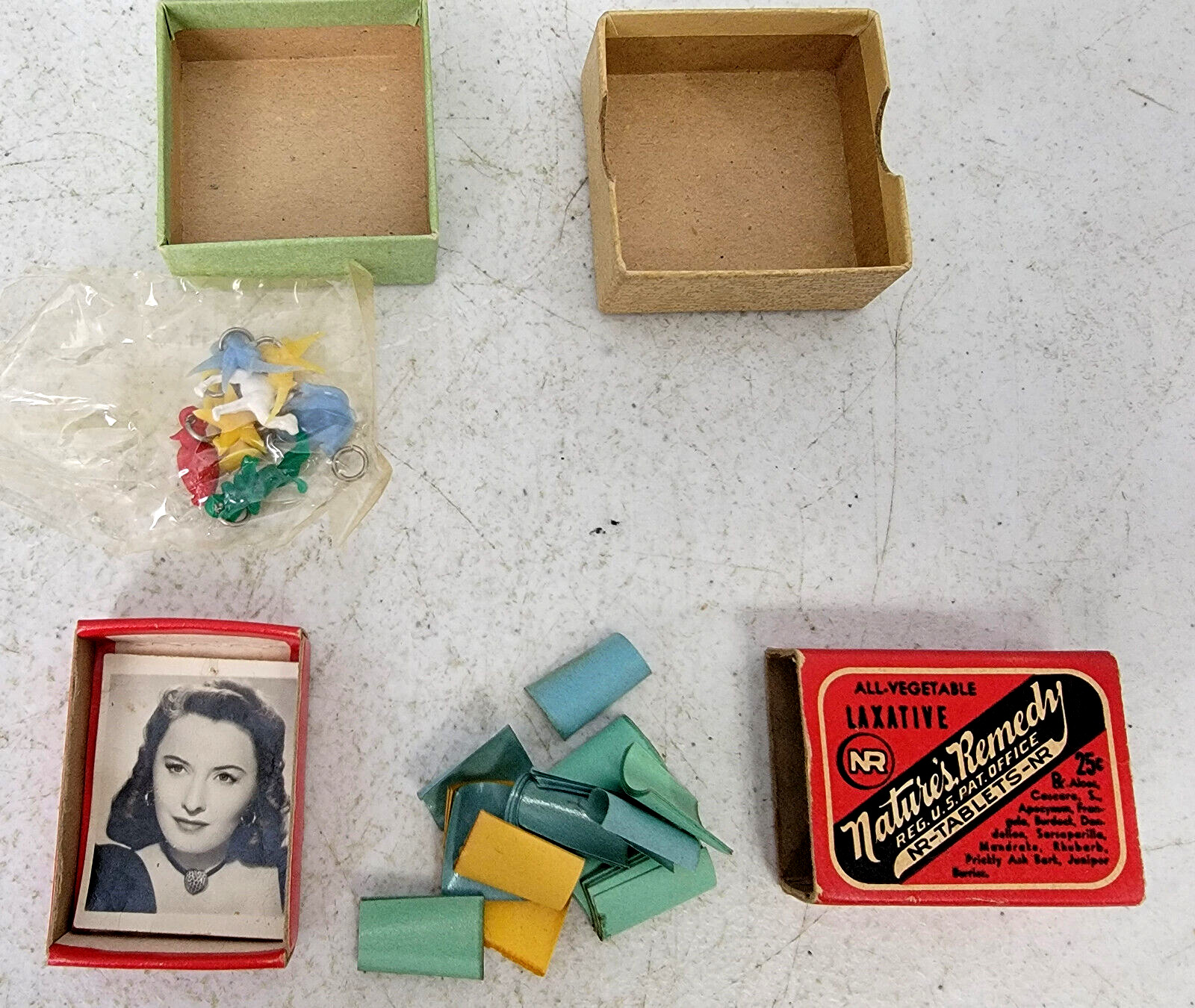 1947-48  Kellogg\'s PEP BARBARA STANWYCK Photo & Vintage Boxes W/ Miniature Toys