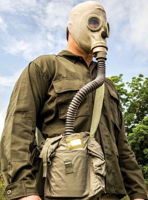 **  POLISH MILITARY SURPLUS ARMY MP3 GAS MASK WITH ACCESSORIES AND CARRY BAG