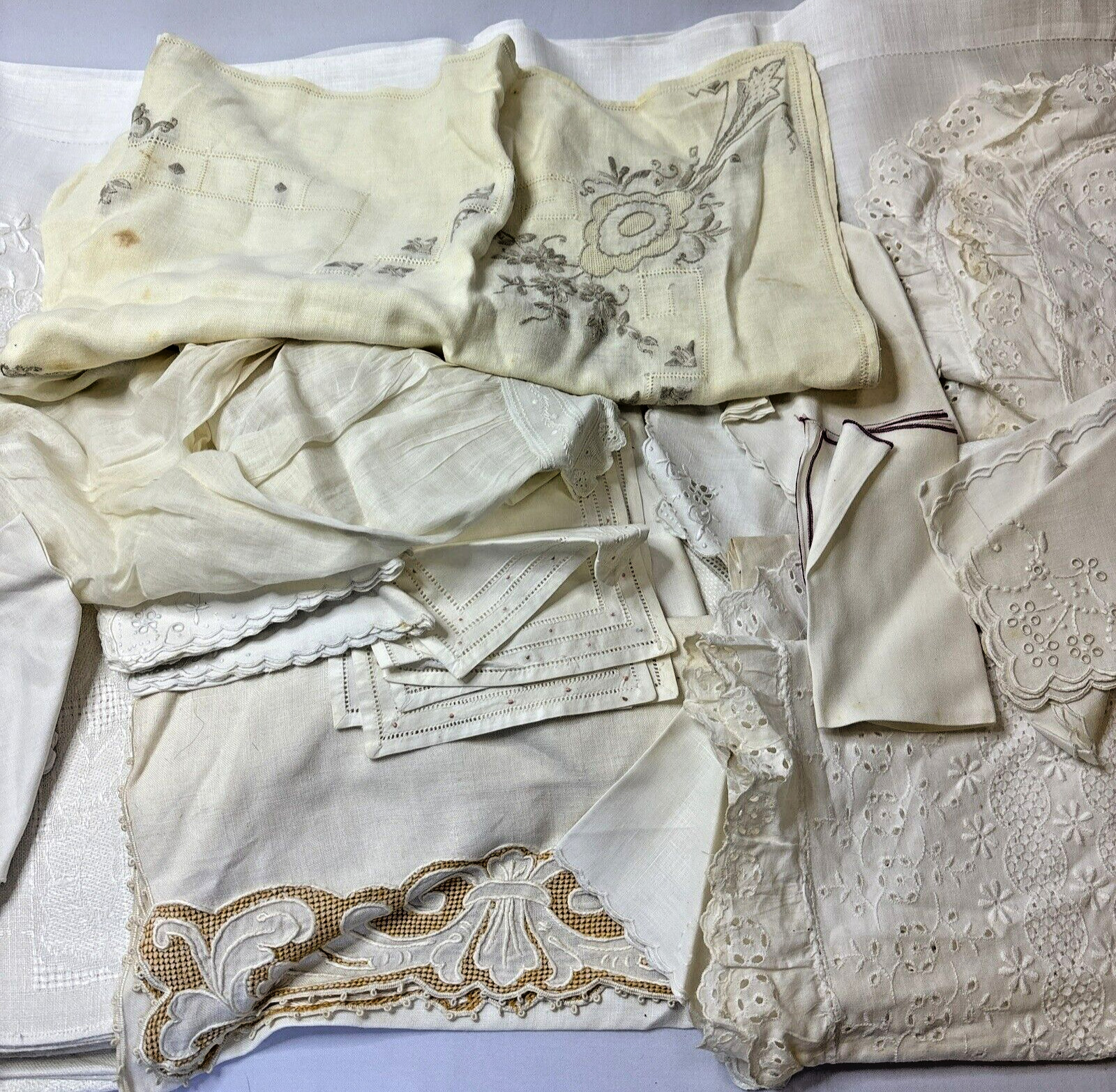 Vintage Linen Napkins Textiles Doilies Lace Projects Lot Embroidery READ Stains