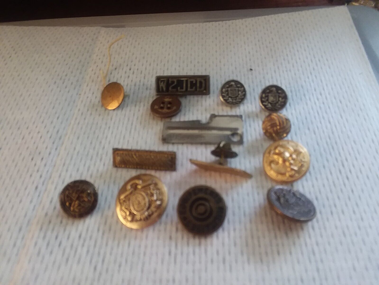 Collection of Vintage Military/Non-military Metal Buttons, Pins, ++