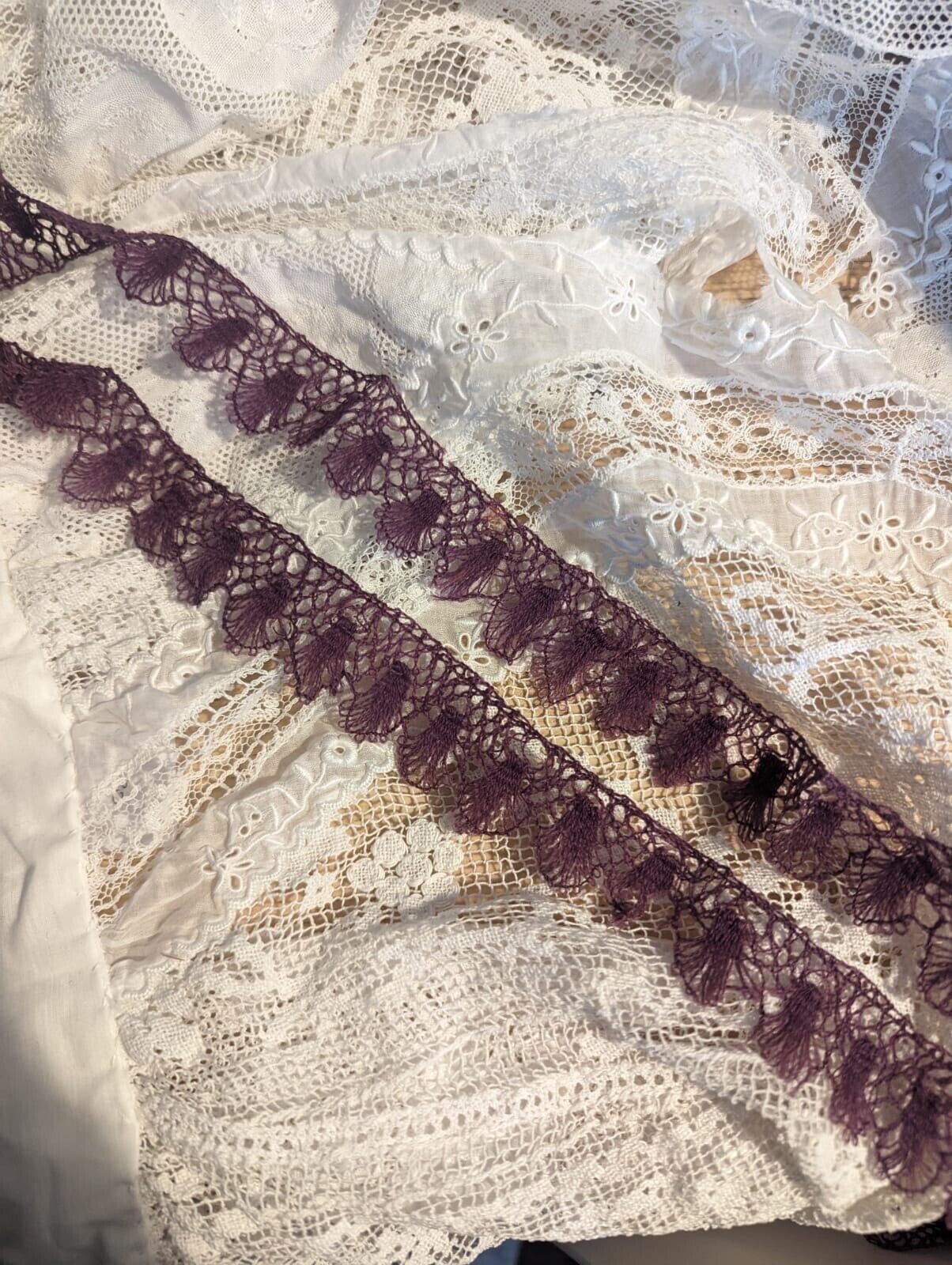 VICTORIAN 19TH CENTURY PURPLE WOOL LACE EDGING OLD STOCK