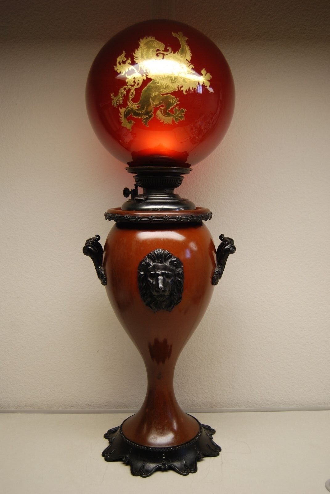 ANTIQUE GWTW VICTORIAN ETCHED GILT GLASS LION SHADE B&H KEROSENE BANQUET LAMP 
