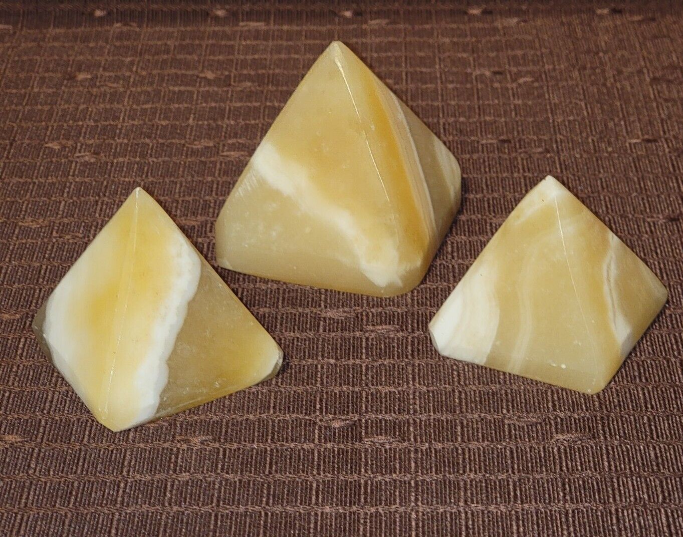 Set Of 3 Egyptian Alabaster Pyramid Stones Paperweight Decor Desk Accessories 