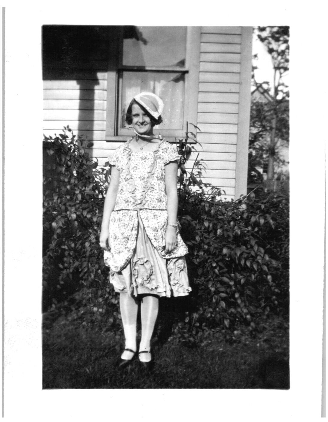 YOUNG LADY WITH HAT,ROCHESTER,NY,1928.VTG 3.7\