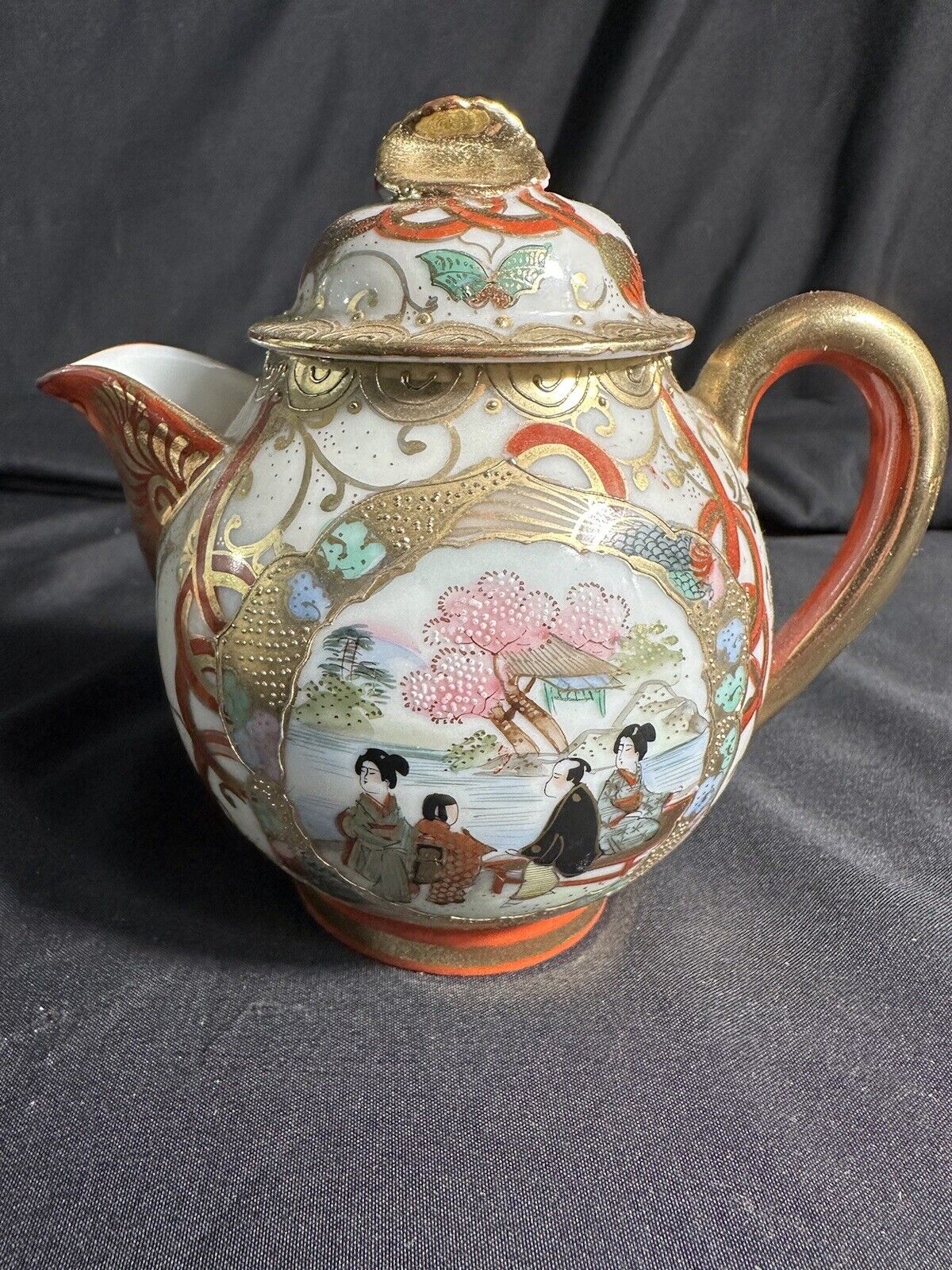 Antique Kutani porcelain teapot Geisha Cherry Blossom Japanese 5”H￼