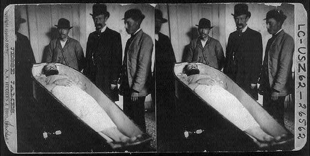 Photo:Jesse Woodson James,1847-82,Dead in coffin,outlaw