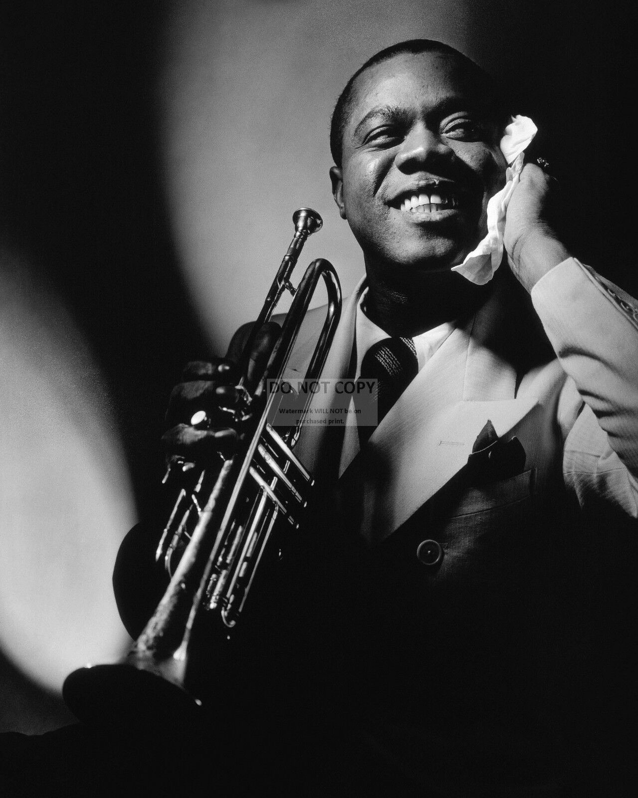 LOUIS ARMSTRONG JAZZ TRUMPETER AND SINGER - 8X10 PUBLICITY PHOTO (EP-892)