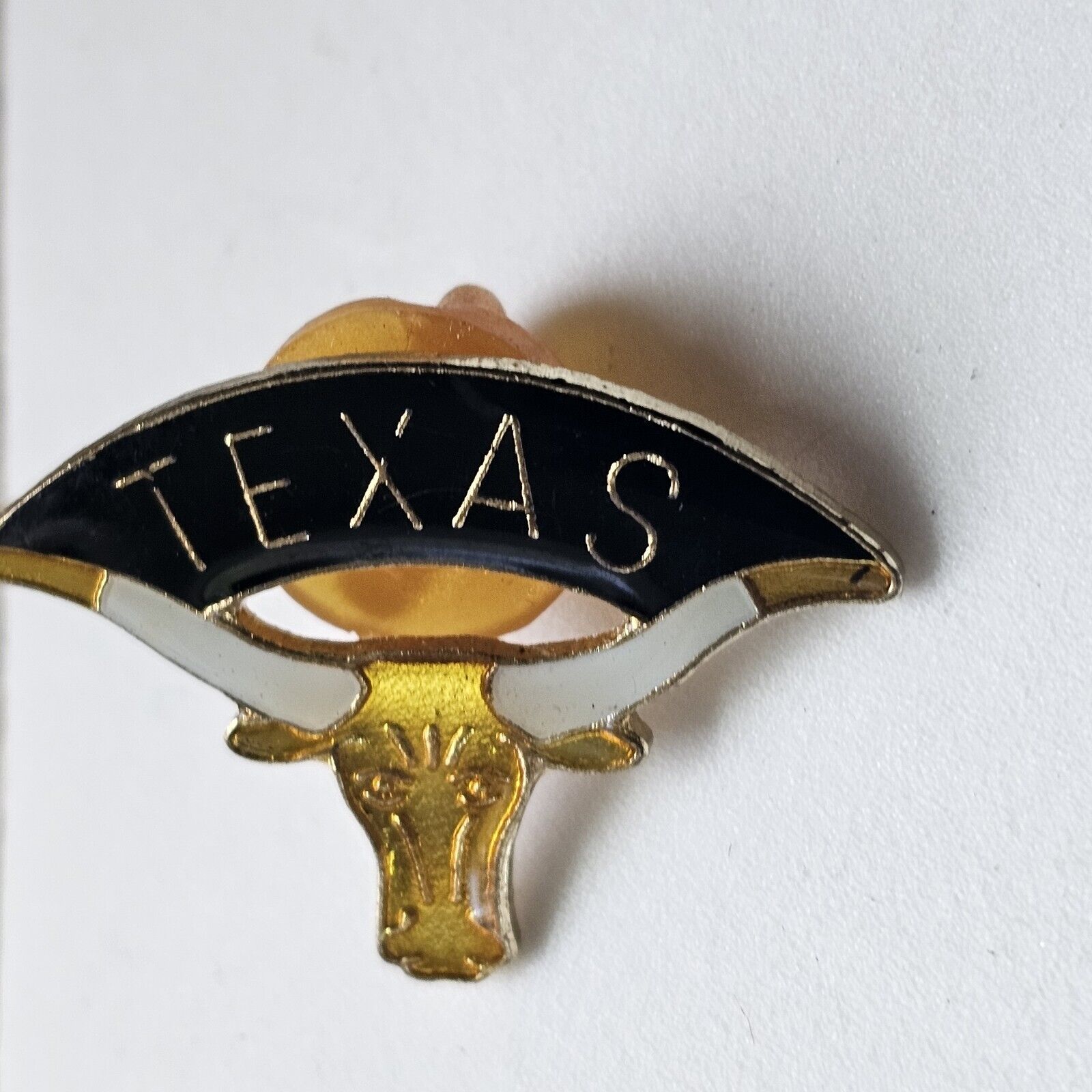 Vtg TEXAS Longhorn Bull Honey Enamel Metal Hat Lapel Tie Pin Size 1\