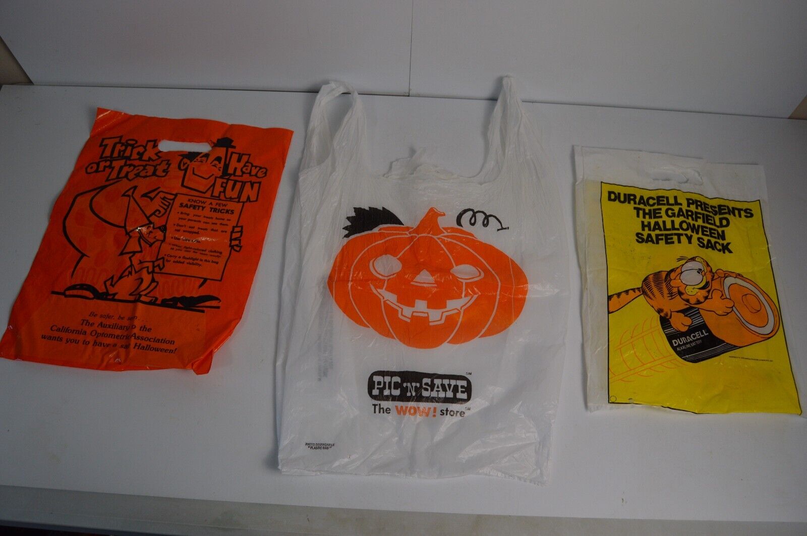 3 Vintage Halloween Bags Pic N Save Garfield Duracell CA Optometric Association