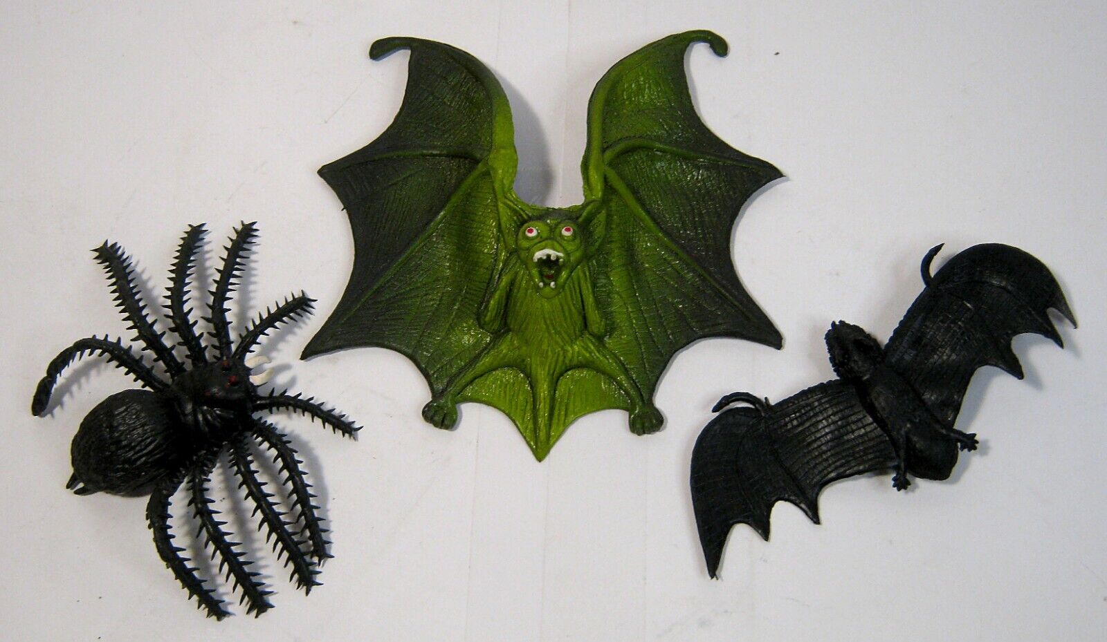 Vintage 1980/90s Mixed Lot of 3 Rubber Halloween Decorations Bats & Spider