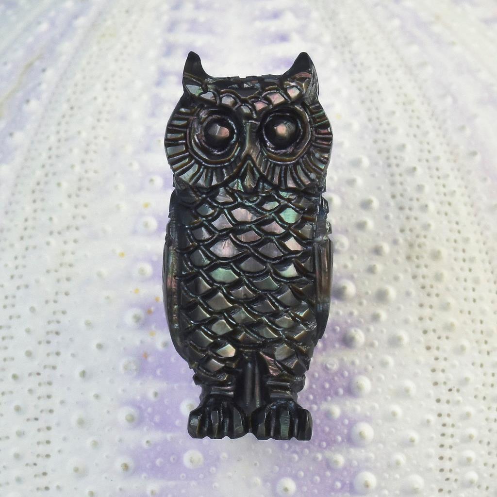 Owl Design Fine Black Mother-of-Pearl Shell Carving Figurine Collection 3.48 g
