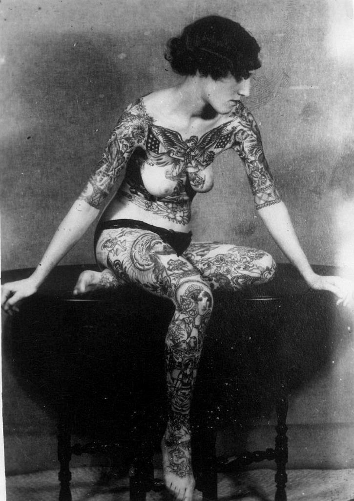 Vintage Photo Tattoo Model Woman Tattooist Weird Curiosity Cute Cool Antique 39B