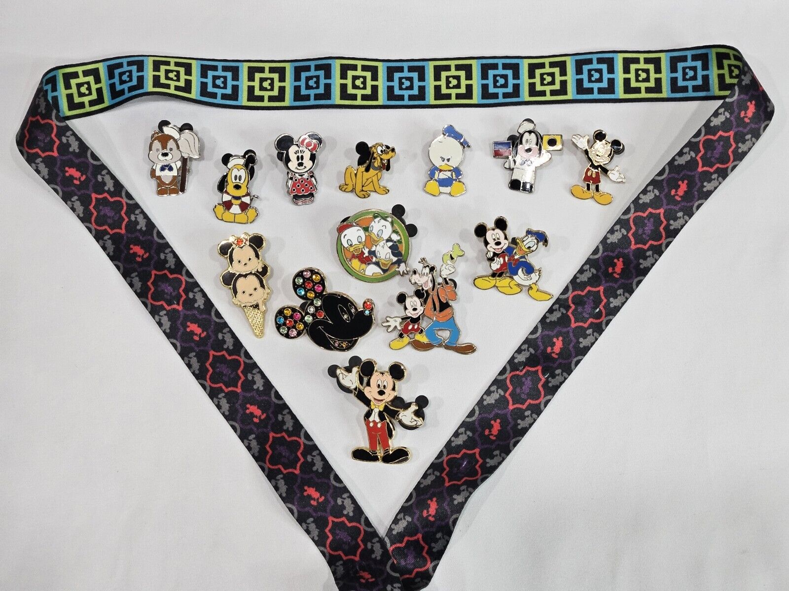 Disney Parks Official Trading Pins Mickey Set Lanyard Minnie Goofy Pluto Donald