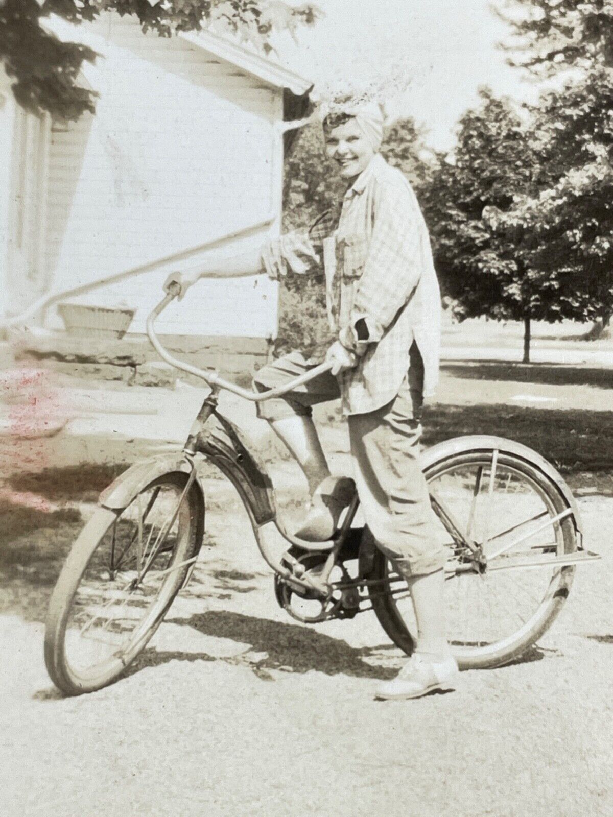 Q7 Photo 1930\'s Americana Woman Bike Bicycle Artistic 